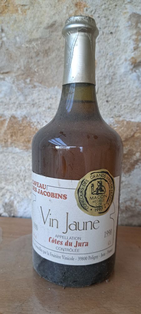 Vin Jaune 1990  CAVEAU DES JACOBINS 140 La Fert� (39)