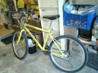 VTT JAUNE  homme 80 Ch�lons-en-Champagne (51)