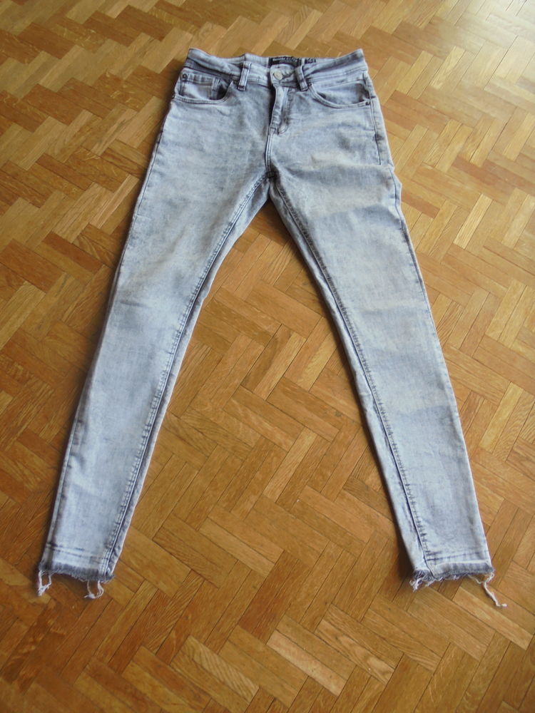 Jean Bershka gris neige (22) 15 Tours (37)