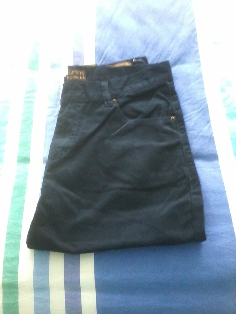 Jean  homme lewis  neuf �tiquettes 30 Tourcoing (59)