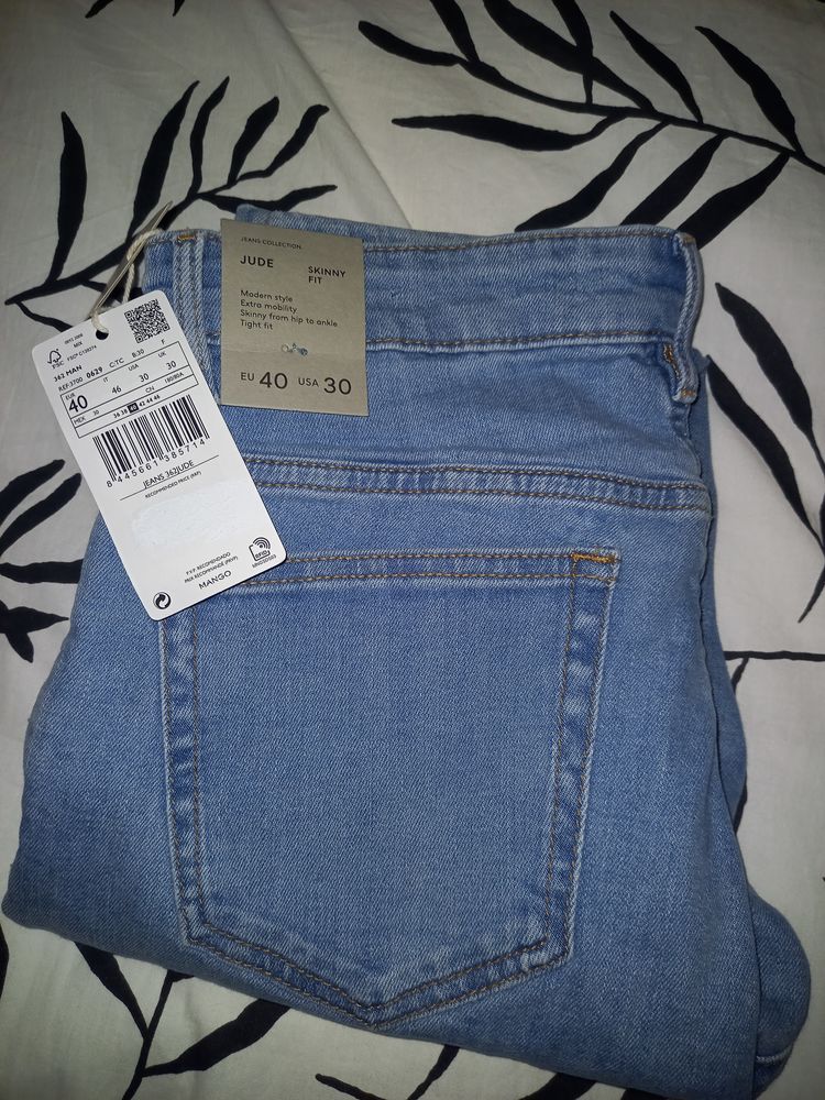 jean neuf avec �tiquette 12 Istres (13)