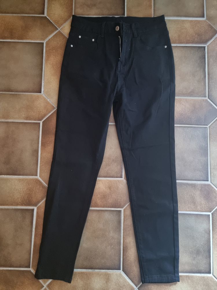 Jean noir pour femme taille M 2 Vulbens (74)