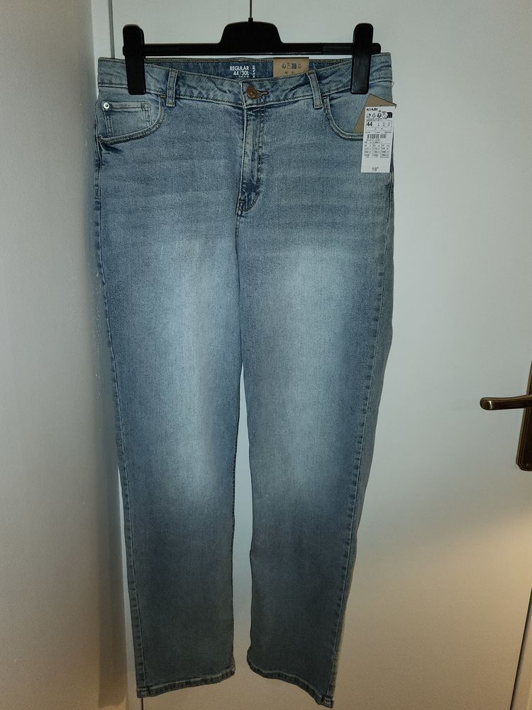 JEAN REGULAR clair.
NEUF, jamais port� 15 Leuville-sur-Orge (91)