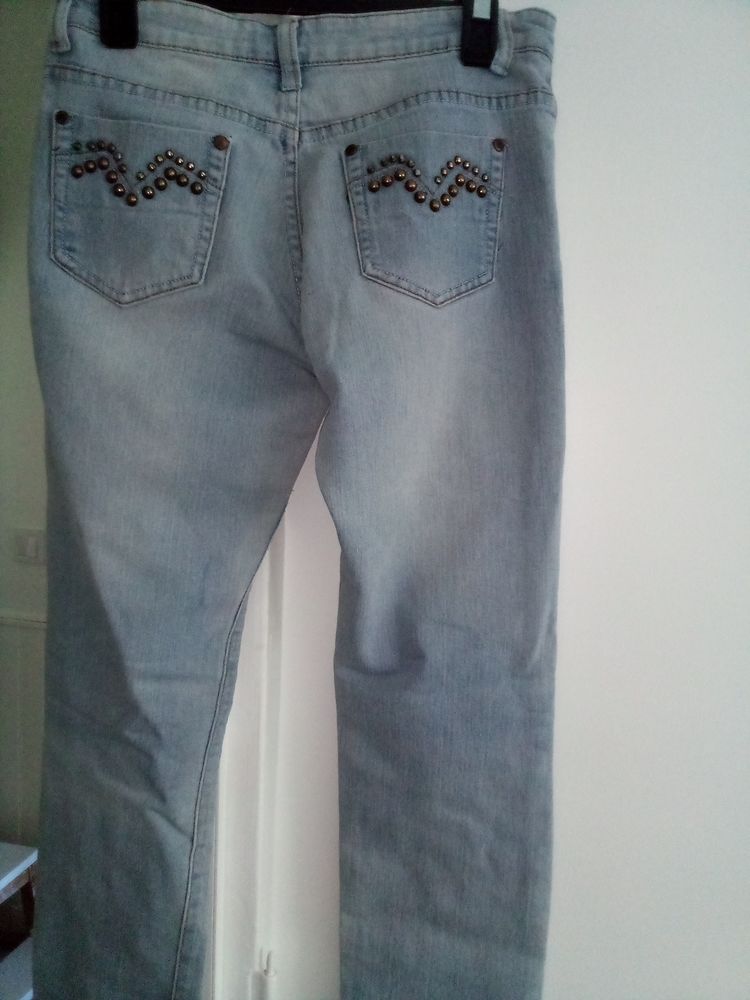 un jean's taille 40 de couleur bleu clair 10 Sartrouville (78)