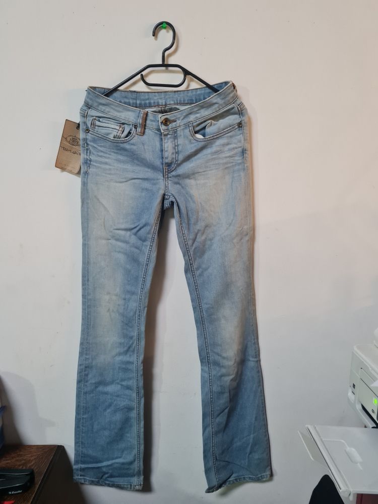 Jean's teddy Smith (femme)
Taille w27=36EU
Produit neuf. 10 Cavignac (33)