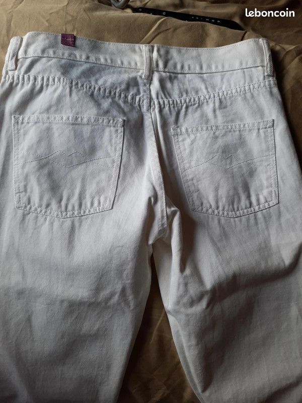 jeans blanc 
Marque Jules
Straight
10 Talange (57)