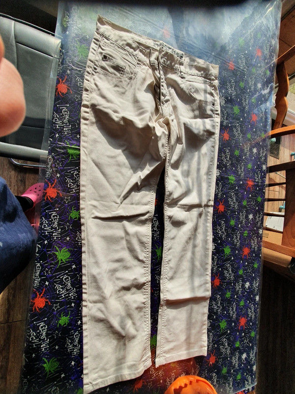 Jeans blanc 
taille 46 
2 Aubvillers (80)