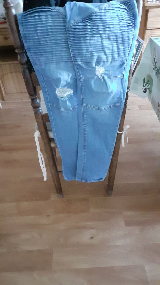 Jeans �tat neuf Taille 42 15 Saint-Savin (33)