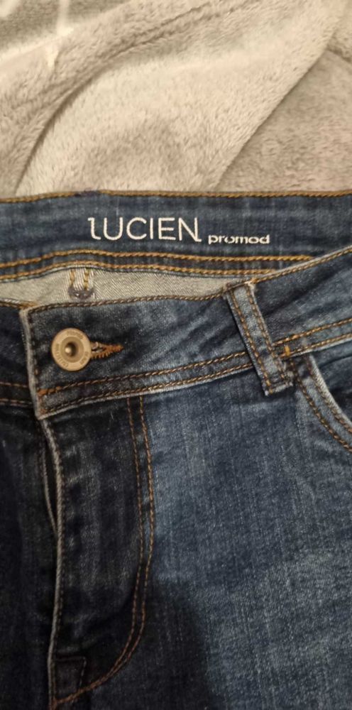 Lot de 3 jeans Femme T42. TBE. Promod . Lucien 25 Oullins (69)
