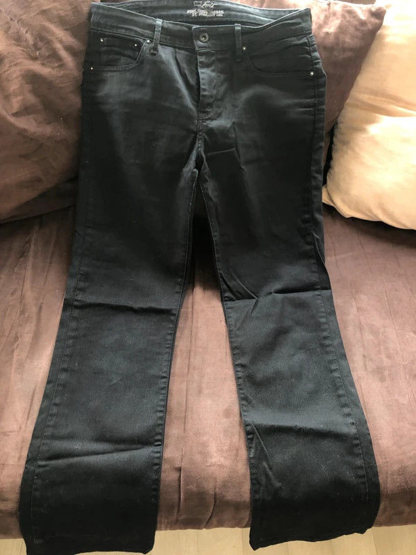 Jeans L�vis taille 31 en tbe � 15 euros
15 Montr�al (32)