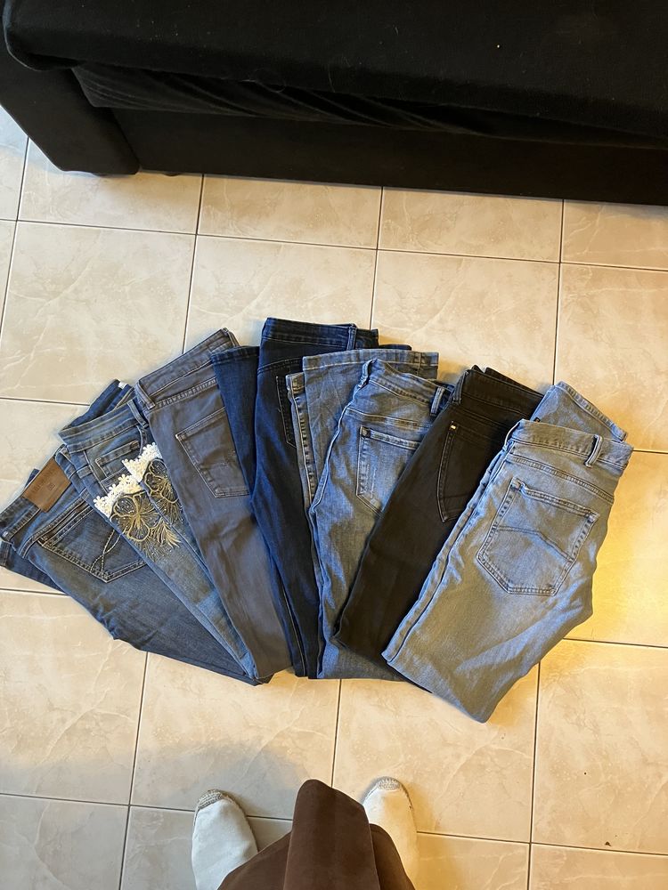 Lot de Jeans de marque 100 Saint-Laurent-du-Var (06)