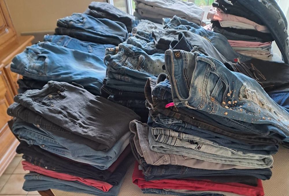 lot de 115 jeans neufs et occasions 500 Foug�res (35)