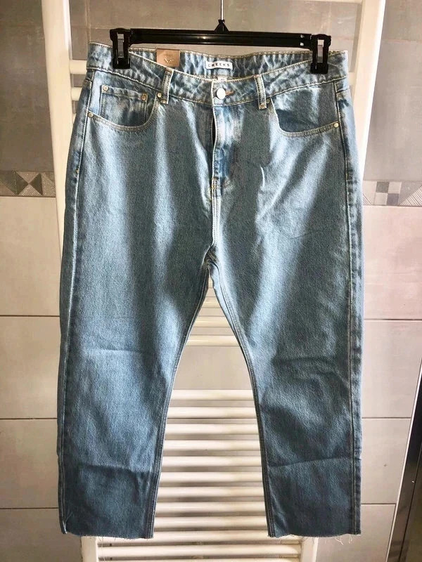 Jeans straight Creeks 7/8 eme taille 40 � 10 euros
10 Montr�al (32)