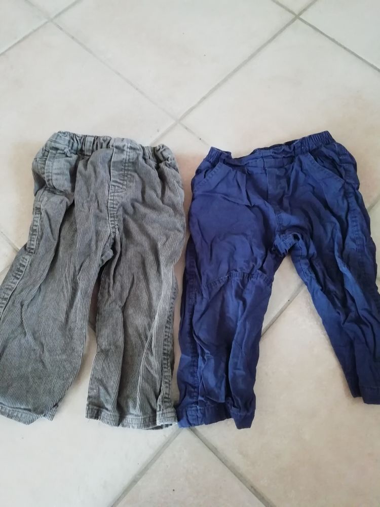 Lot de 2 jeans taille 18 mois 1 Montaigu (02)