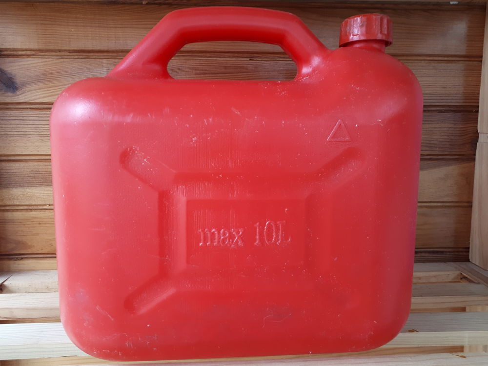 Jerricane ou bidon 10 litres 7 Montigny-Lencoup (77)