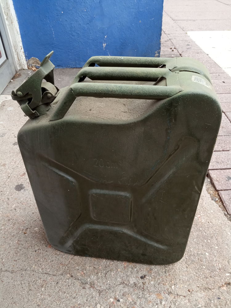 Jerricane de 20 litres 10 Le Creusot (71)