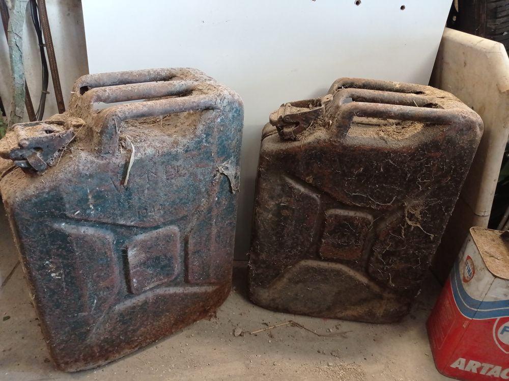 Jerricans 20 Bonnet (55)