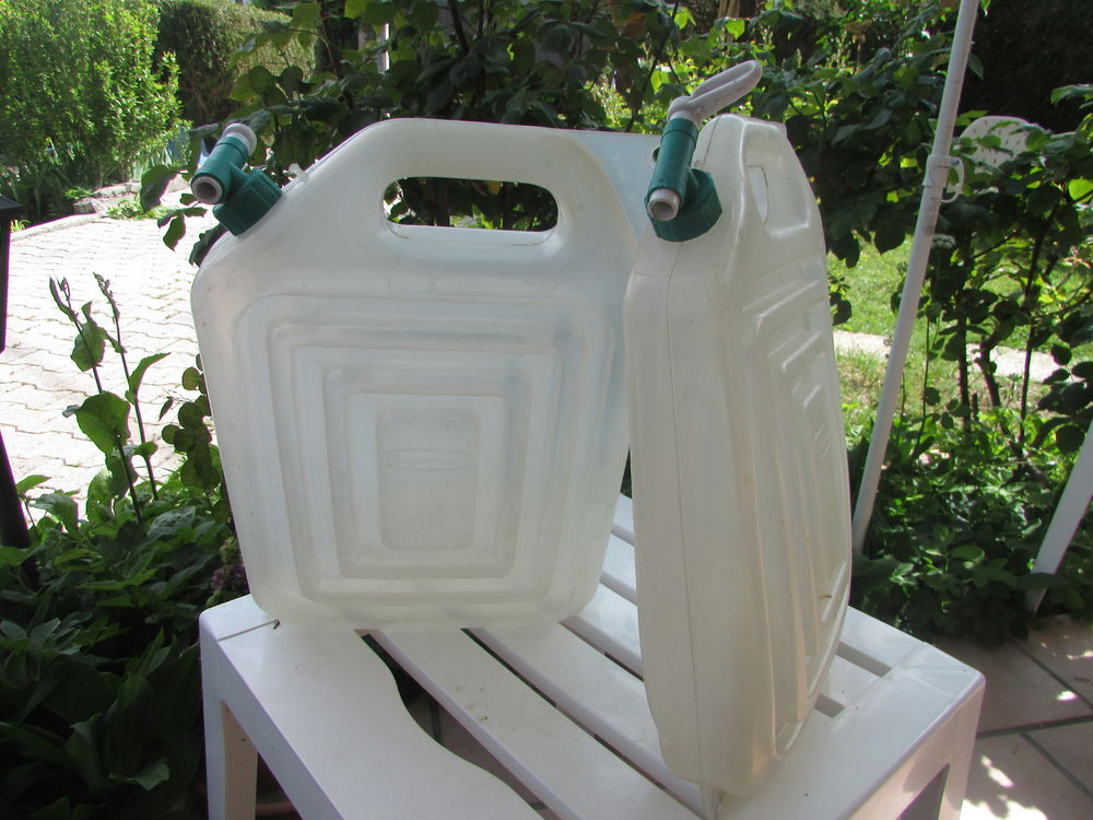  Lot de 2 Jerrycans  alimentaires 10 H�ry-sur-Alby (74)