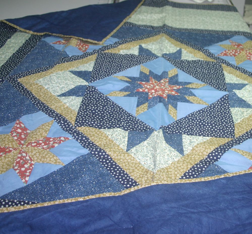 JETE DE LIT BLEU FORME ETOILES ET LOSANGES 7 Champigny (51)