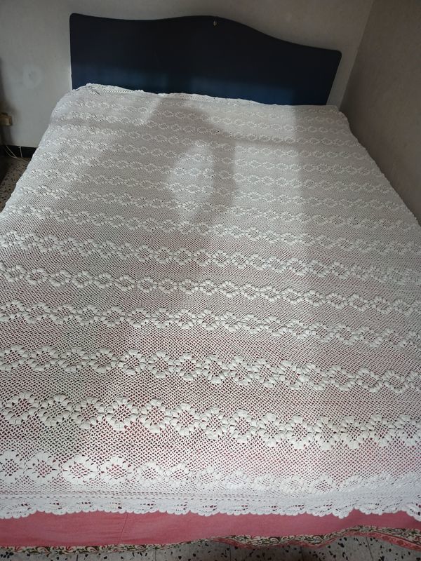 Jet�e de lit - Couvre lit ancien crochet fait main - 220x220 36 Bagnols-sur-C�ze (30)