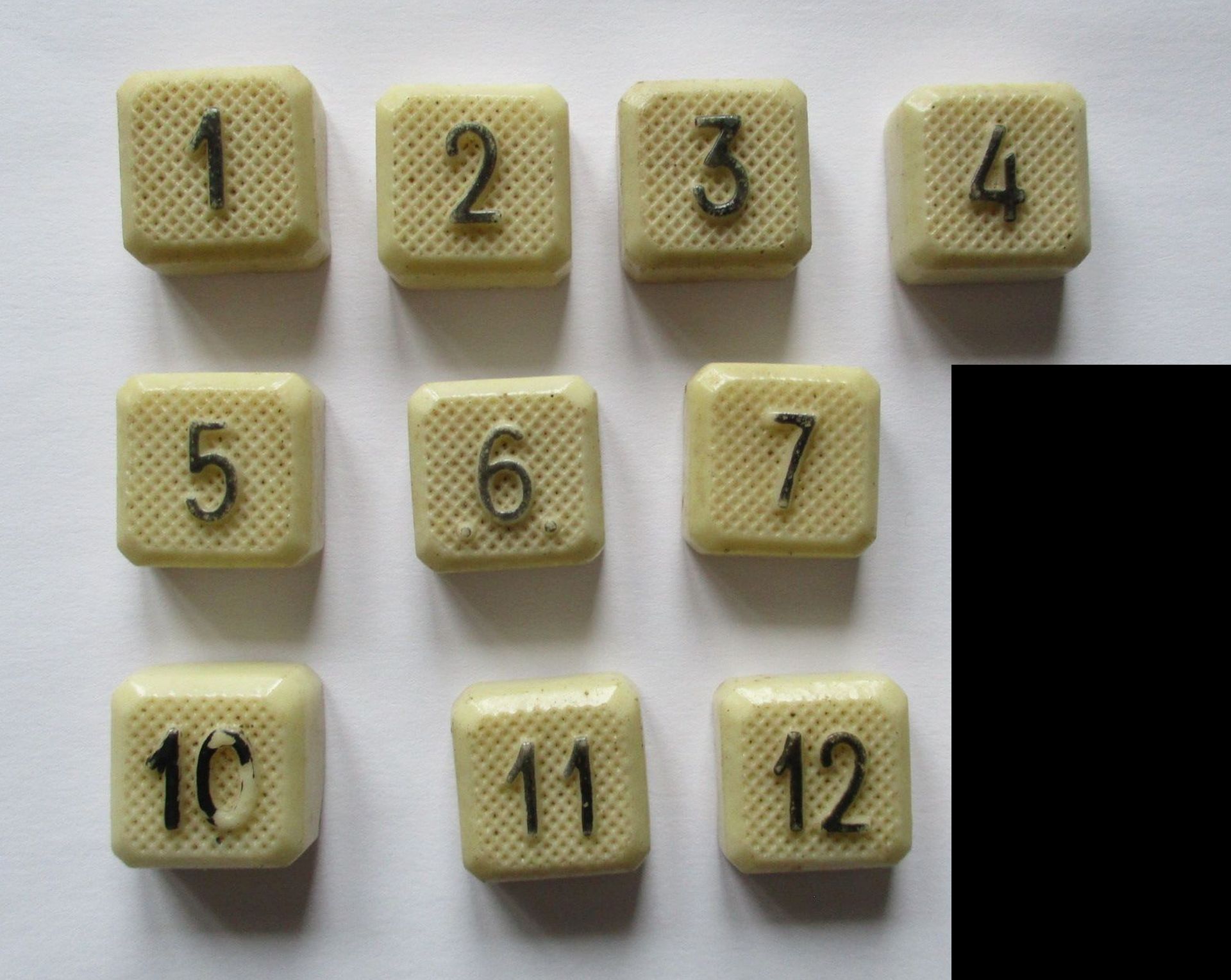 10 jetons c�ramique jeu LE TAQUIN 1.5 Saint-Andr�-les-Vergers (10)