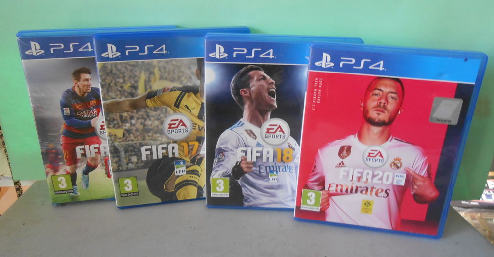 lot de 4 jeux ps4 Fifa 16/ 17 / 18 & 20 10 Migennes (89)