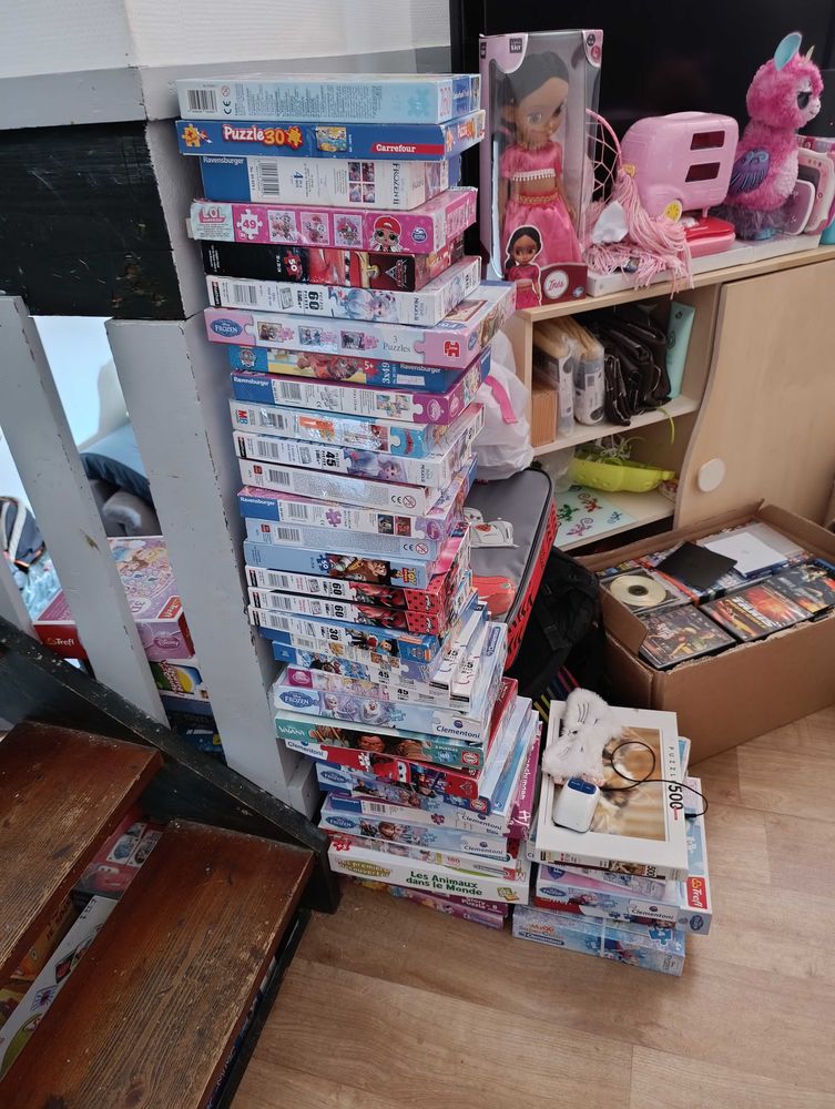 jeux puzzle de tout les Disney y en a une 50 aine 10 L'Isle-d'Abeau (38)