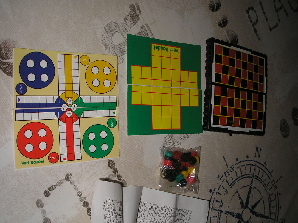 jeux de voyage ( , boite avec jeu dames, chevaux etc) 3 Laize-la-Ville (14)