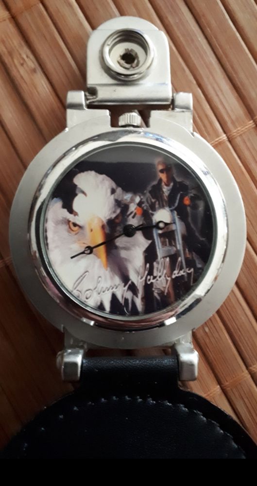 Johnny Hallyday  - Montre NEUVE �  accrocher �  sa ceinture 45 Villemomble (93)