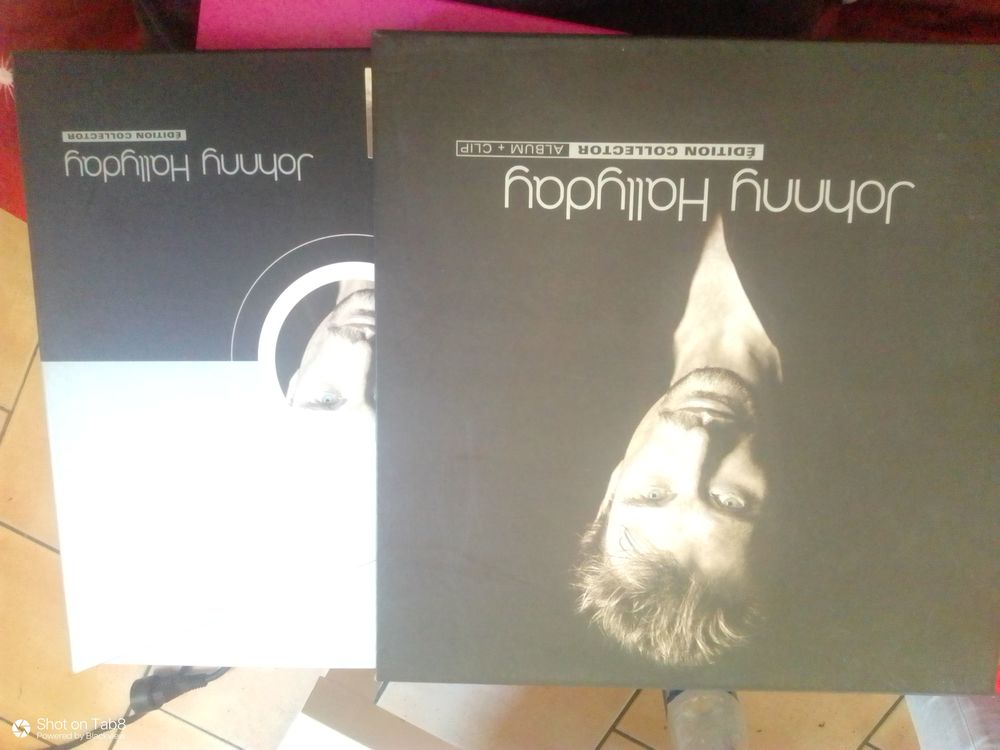 Cd Johnny Hallyday neuf jamais servi 2cd 20 Al�s (30)