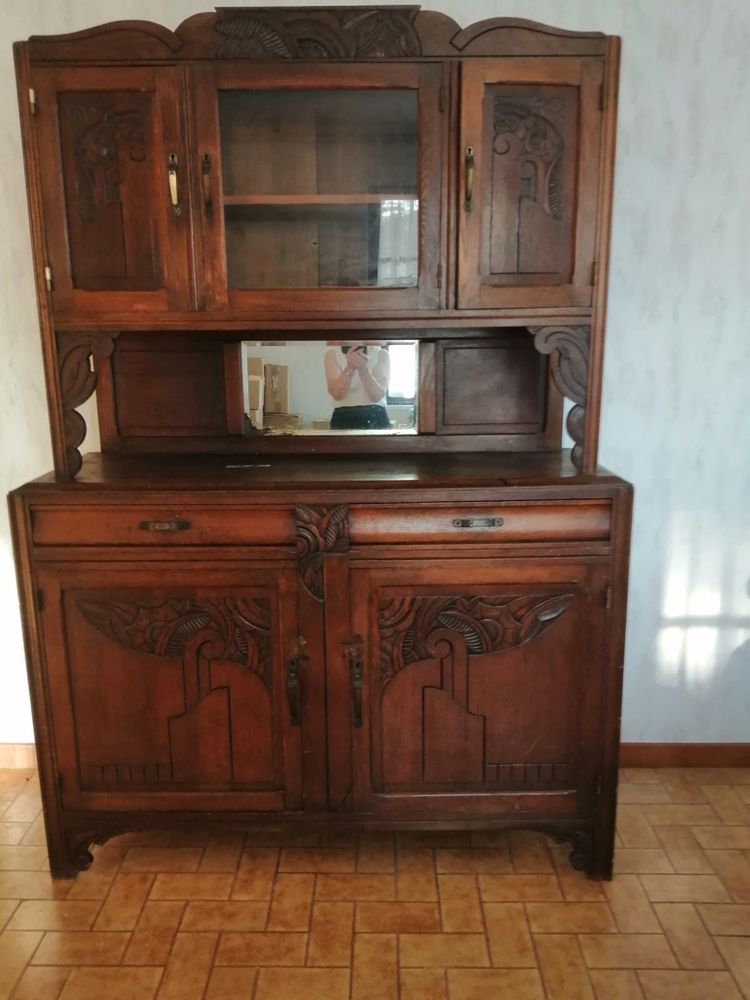 Joli buffet en ch�ne sculpt� avec vitrine 70 Courgis (89)