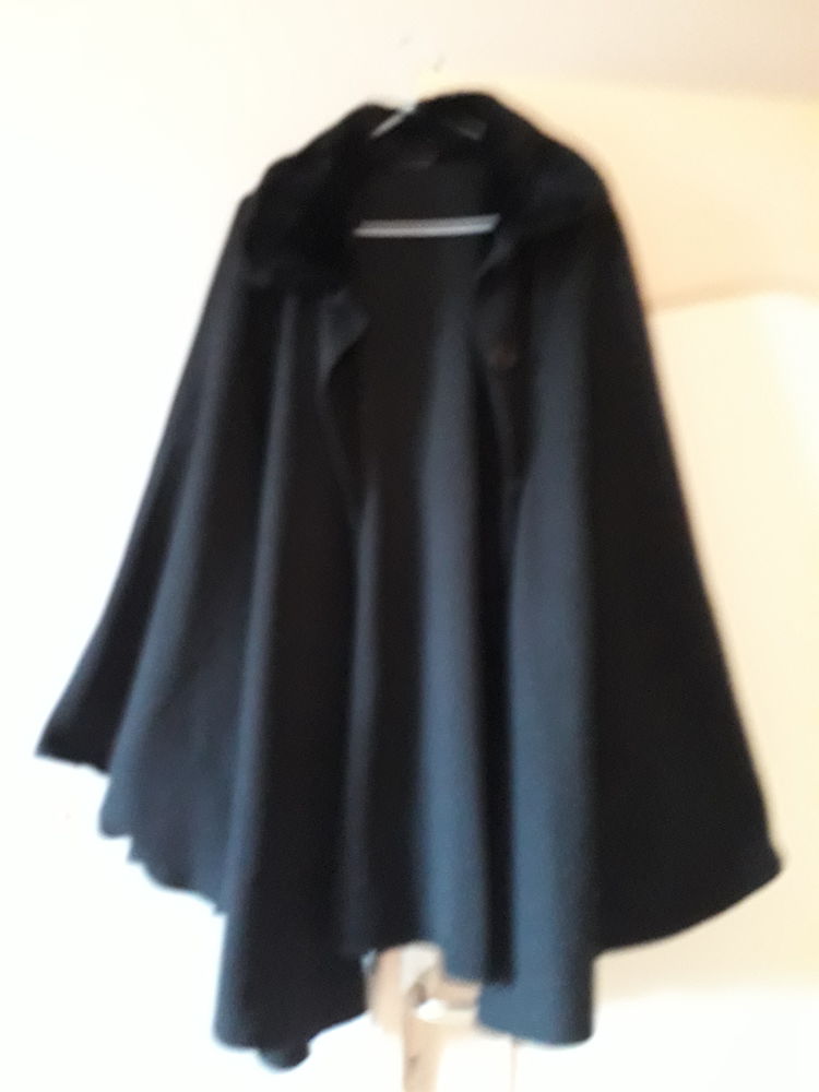 Joli cape bien chaude noire 20 Vernosc-l�s-Annonay (07)