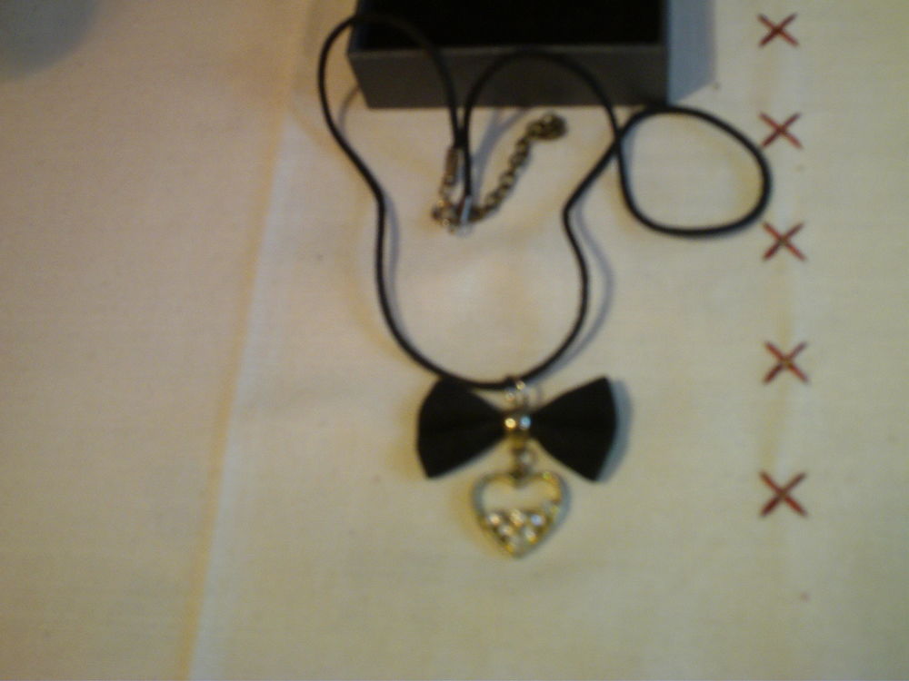 Joli collier velours + c?ur pierre N� 551 10 Beaune (21)