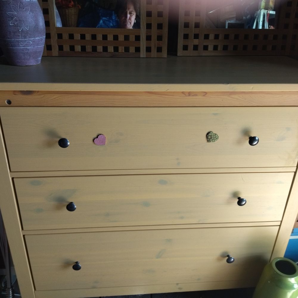 Joli commode couleur jaune paille 
Largeur 1m.  HT 1,11 m
65 Vierzon (18)