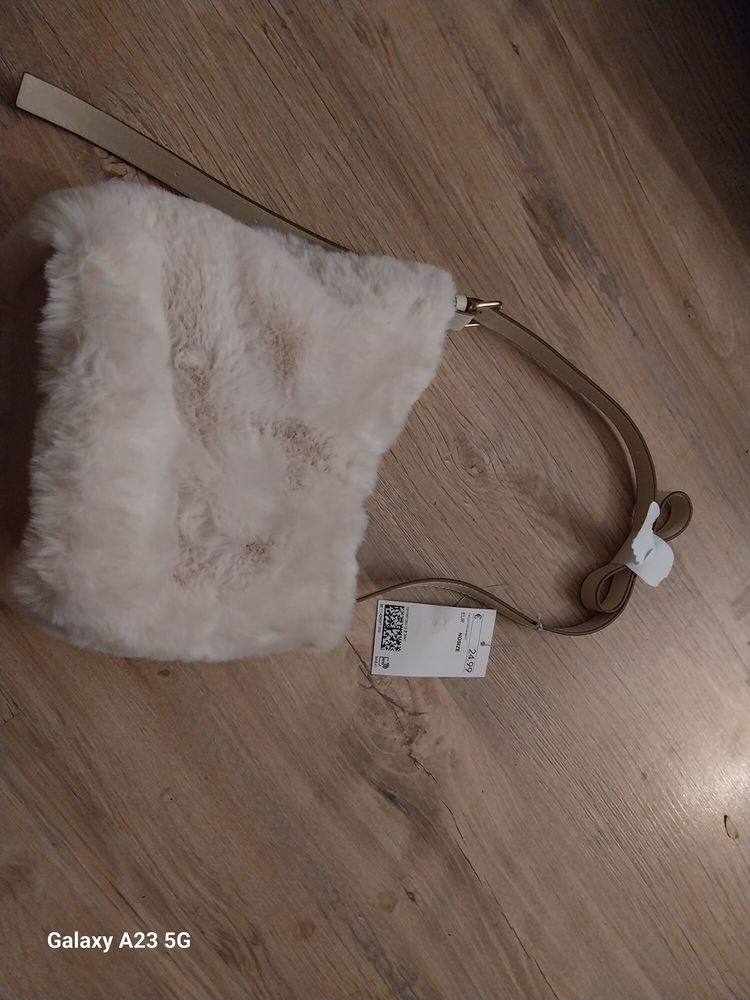 joli sac fourrure blanc 20 Barbentane (13)