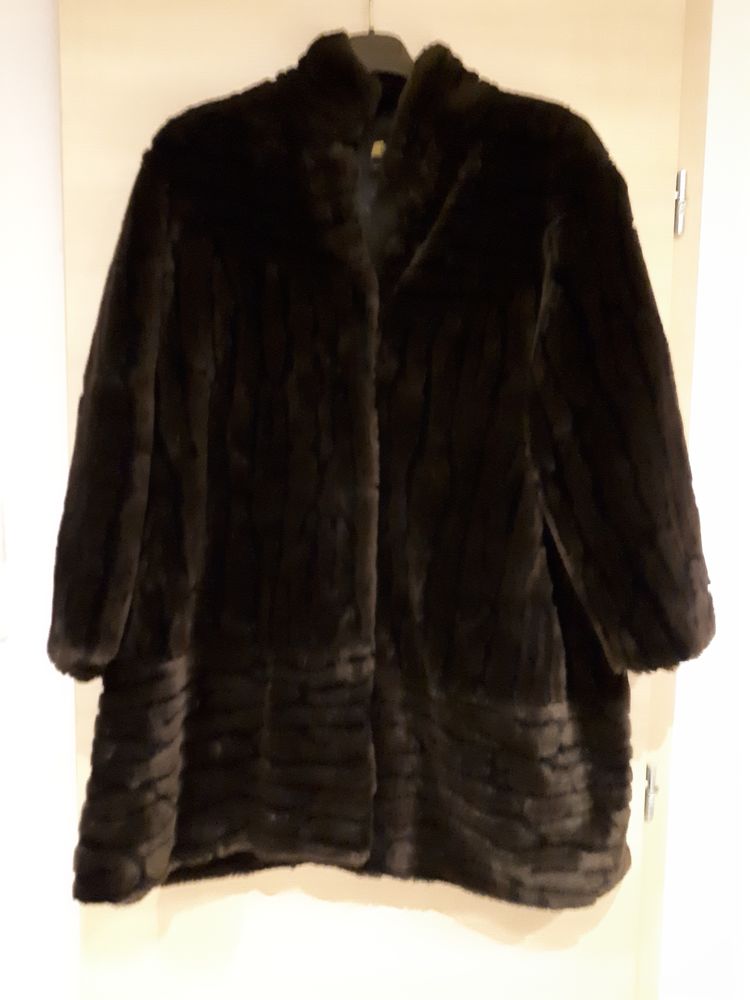 Joli manteau - imitation fourrure  89 Ozoir-la-Ferrière (77)