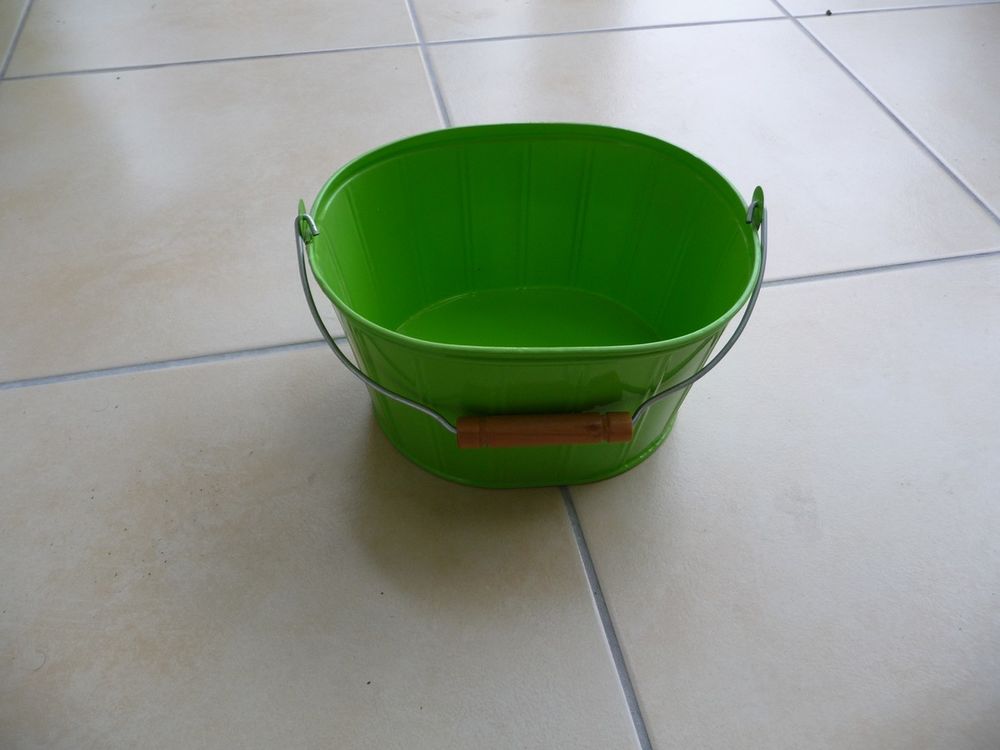Joli panier ou seau forme ovale m�tal laqu� vert - Neuf 12 Celles-sur-Belle (79)