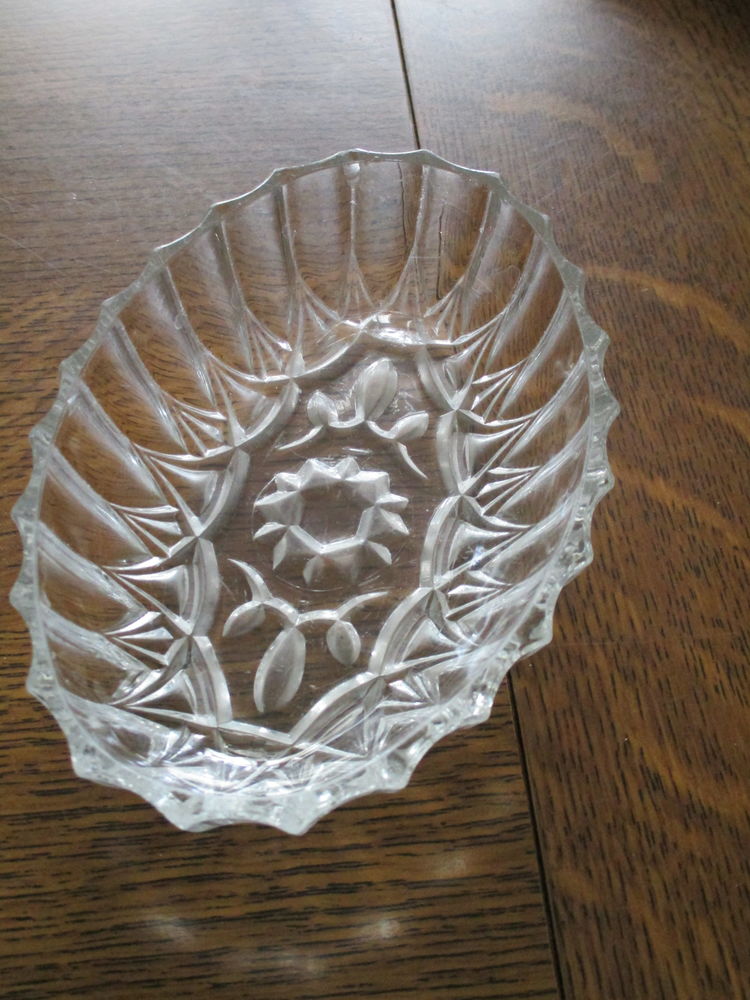 joli petit ravier ovale transparent en pyrex 4 M�rignies (59)