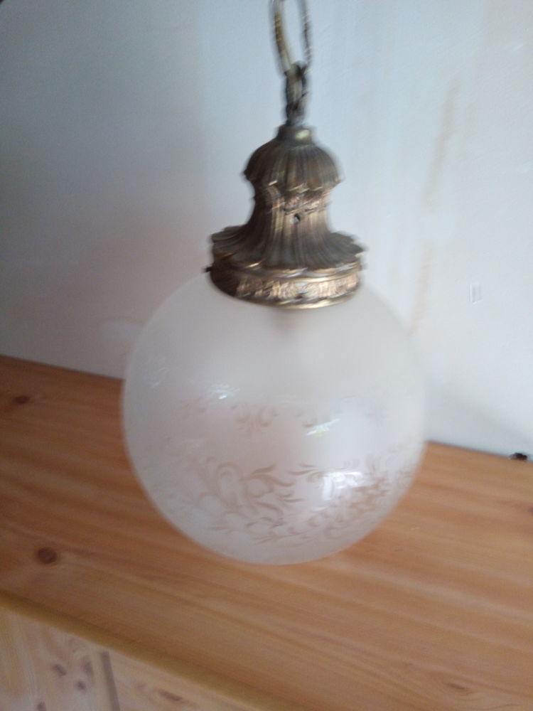 Joli plafonnier avec grosse boule verre 40 Ternay (69)