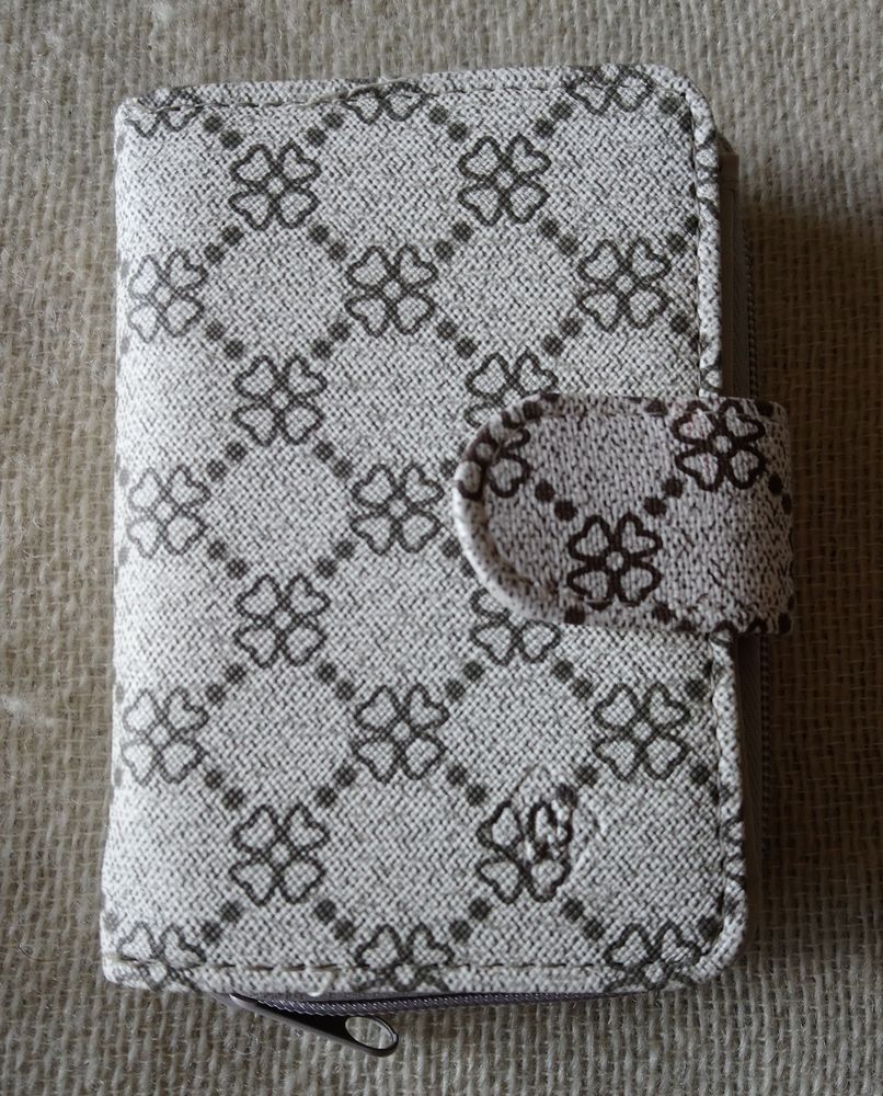 Joli porte monnaie 12 La Courneuve (93)