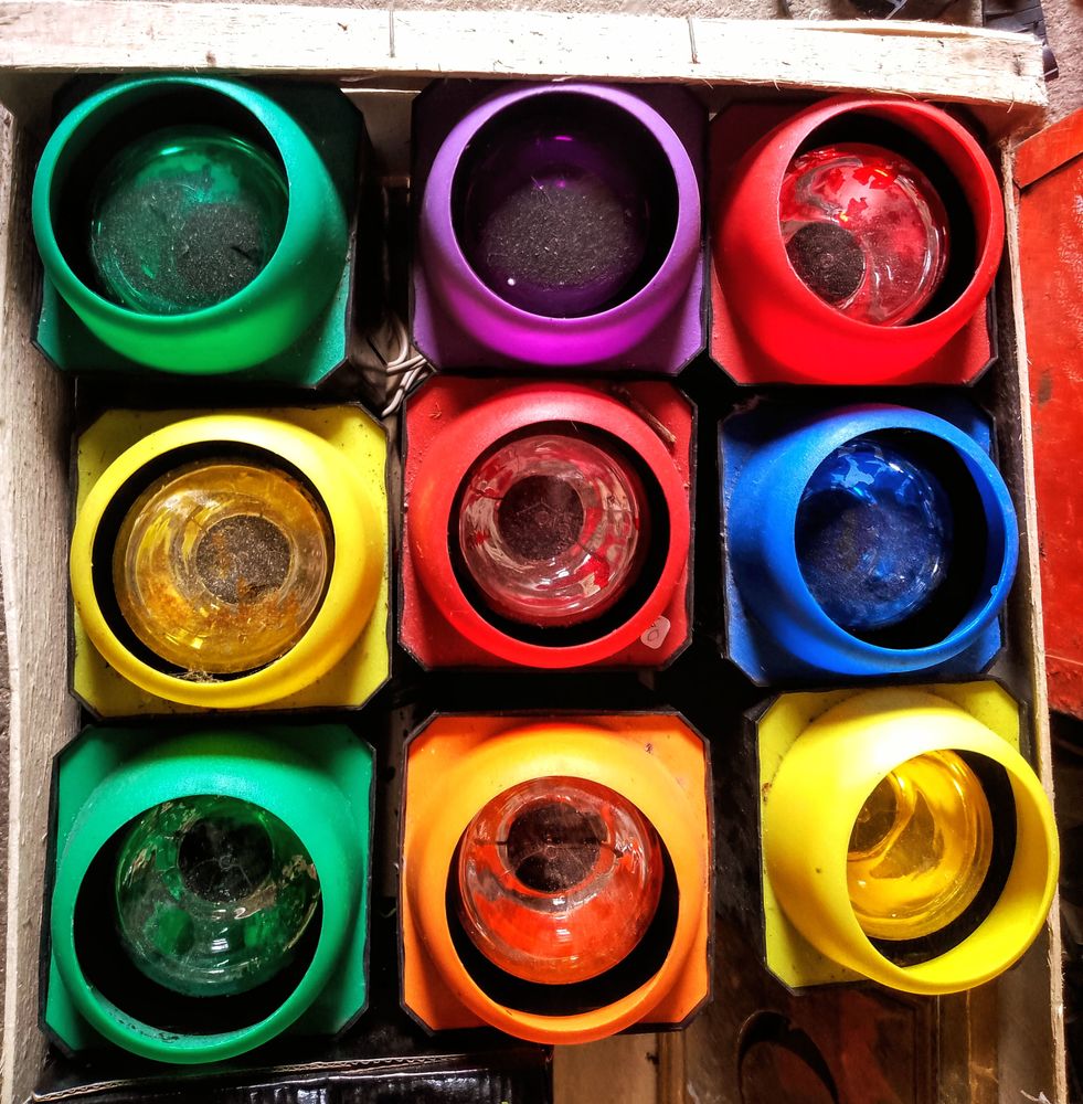 Joli spot multicolore 40 Parthenay (79)