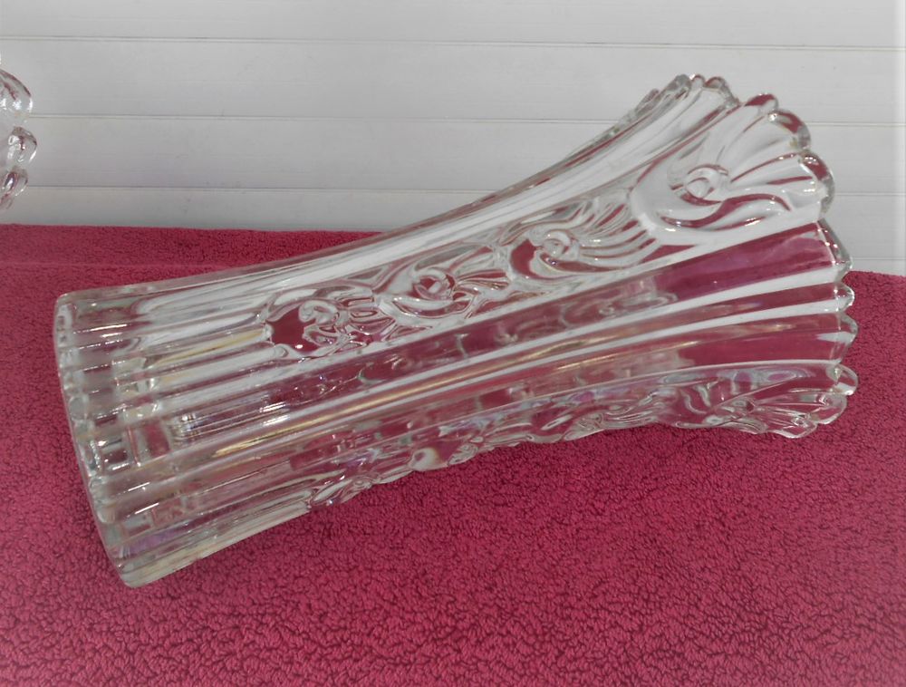 joli vase en CRISTAL   rainur�   et   dessins en relief   4 Angers (49)