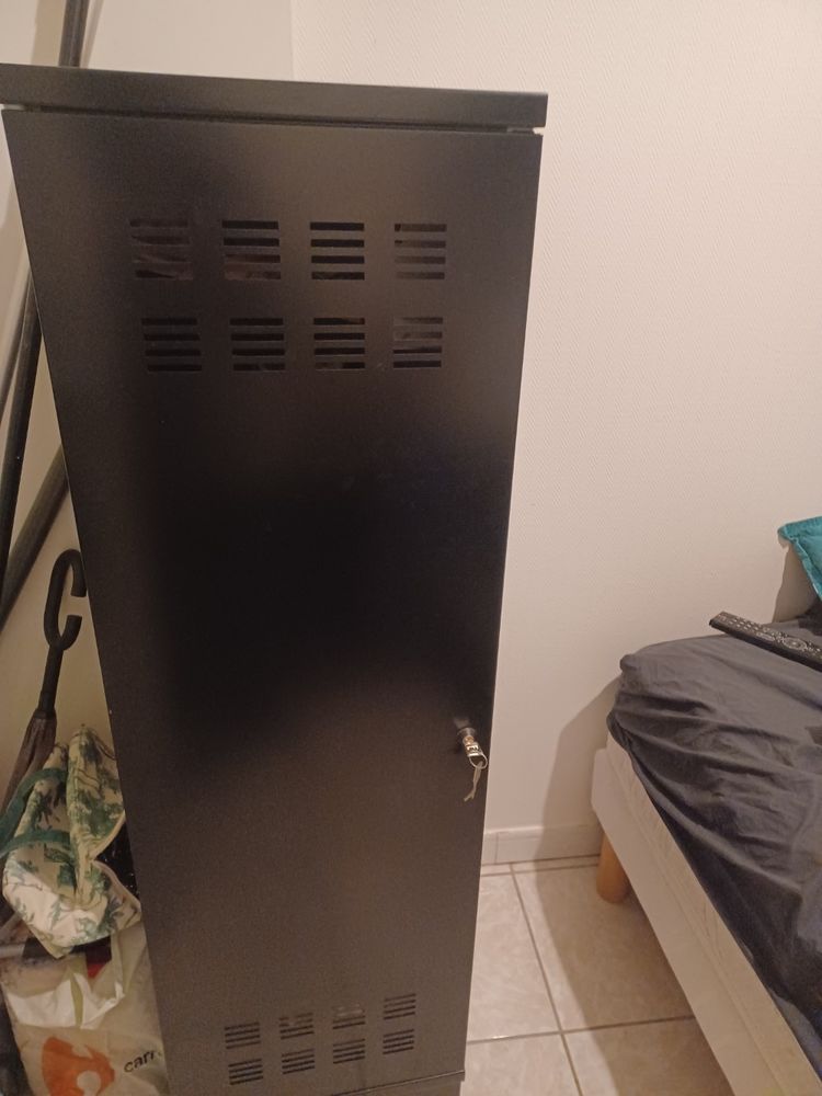 Jolie armoire m�tallique 100 Besan�on (25)