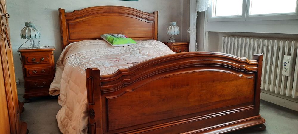 Jolie chambre � coucher compl�te en ch�ne 350 Hagondange (57)