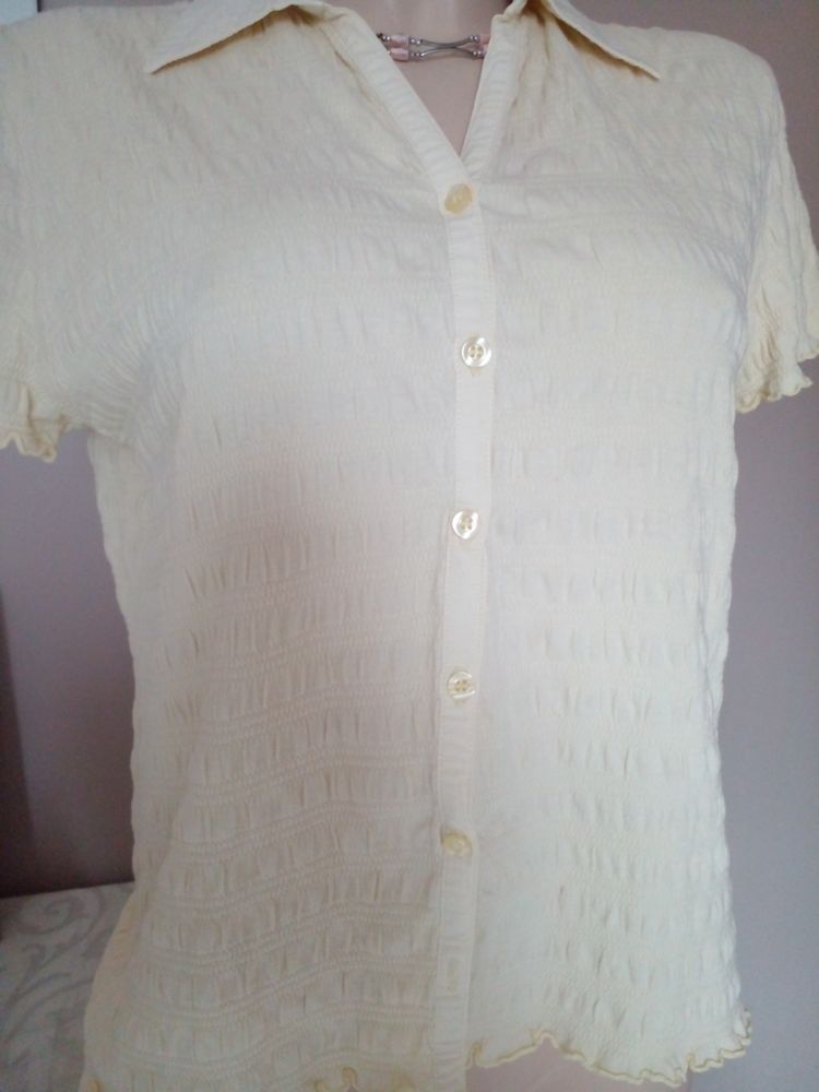 Jolie chemisier jaune � manches courtes 6 Auneau (28)