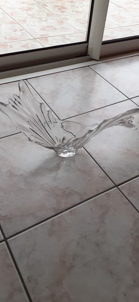 Jolie coupe � fruits en cristallin. 
15 Vihiers (49)