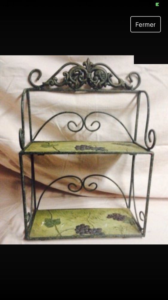 jolie �tag�re en fer forger ou bronze et ses deux plaque de carrelage dessin�es 50 Lyon 8 (69)