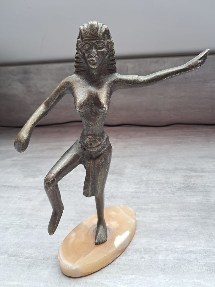 Jolie figurine Cl�opatre en bronze 30 Auneau (28)
