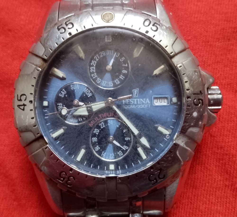 Jolie montre Festina collection avec dateur collection 30 Parthenay (79)