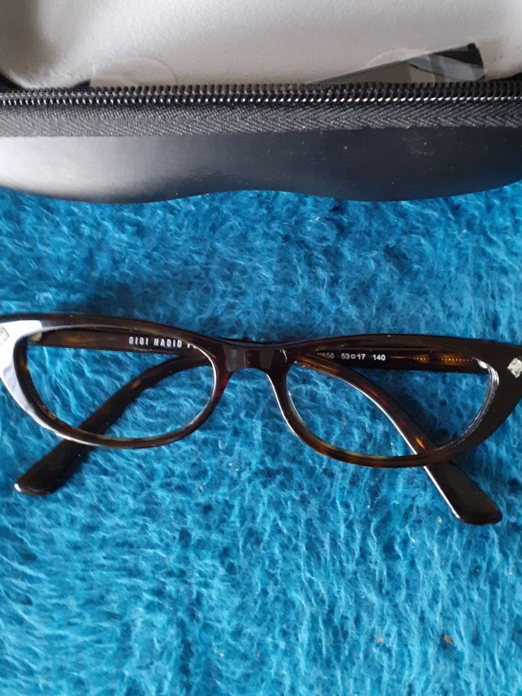 Jolie monture de lunette 
Ecaille
Marque Vogue
10 Marseille 12 (13)